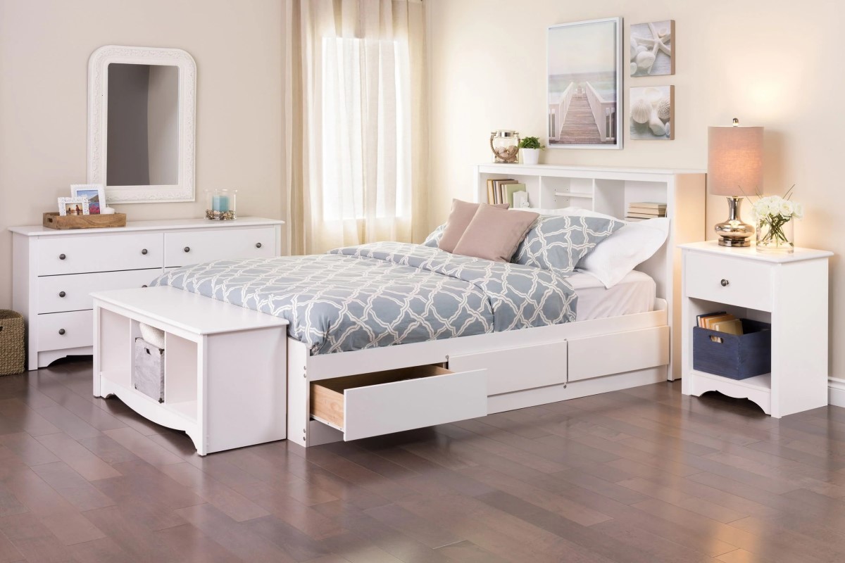 Заложете на спалня с място за съхранение